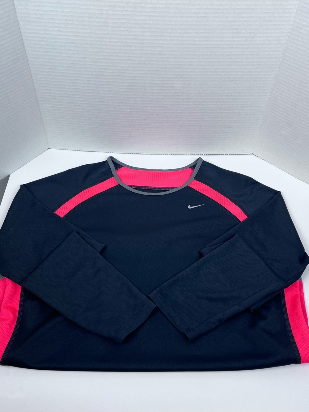 Nike Women's Dri-Fit Lightweight Running Shirt Black & Pink 409755 Size XL; Gym - Picture 5 of 12